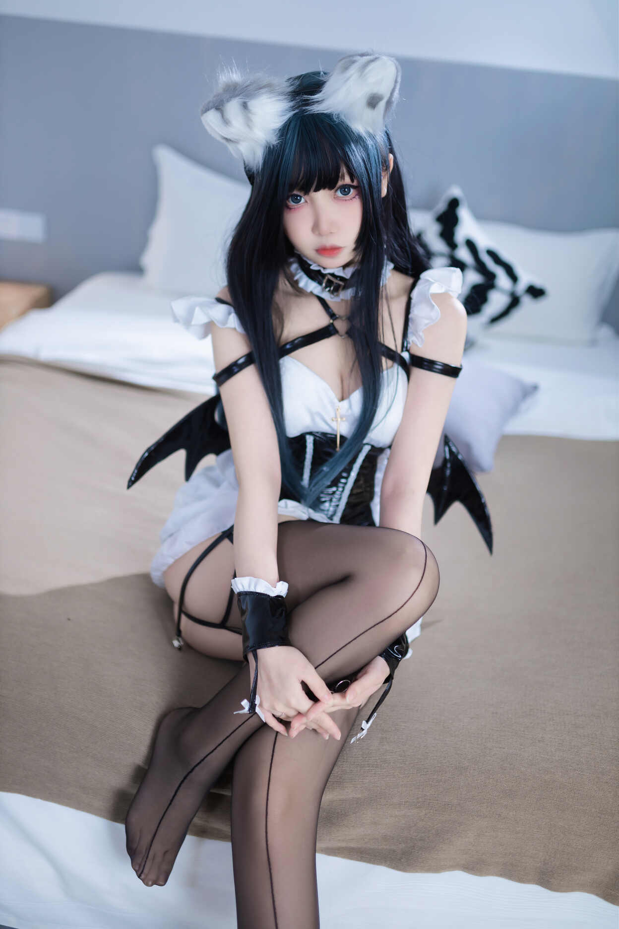 洛桑w伊梓-NO.05 丝滑小恶魔[42P-3V-384M]