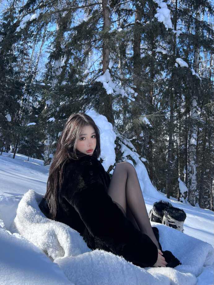 [微密圈]媛媛酱SAYUKI-12.20-雪中绝颜[15P-45M]