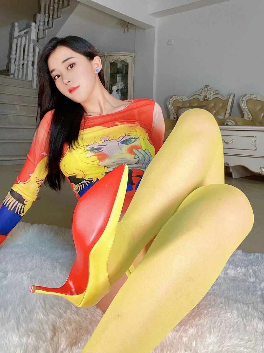 张老师-07.05VIP-黄色外衣[37P-10M]
