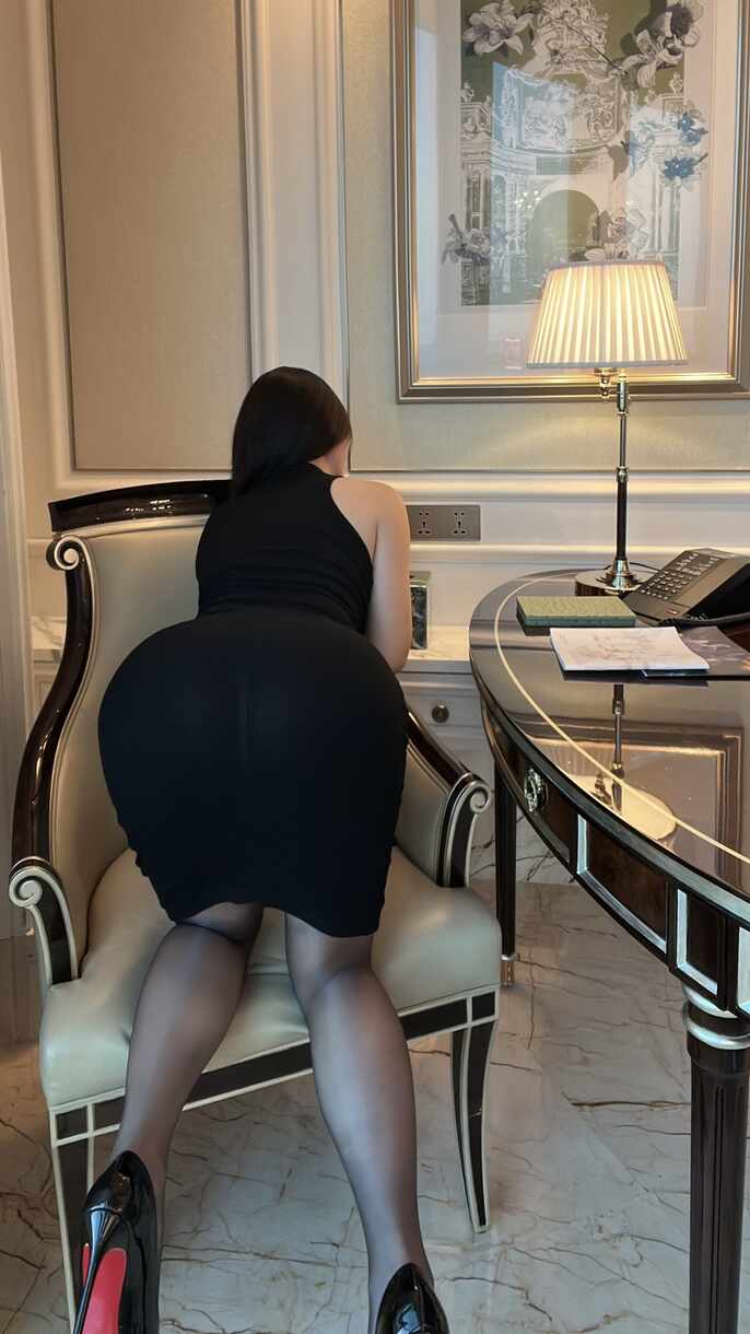 陈大小姐-07.13VIP-桌子下视角[37P-56.8M]