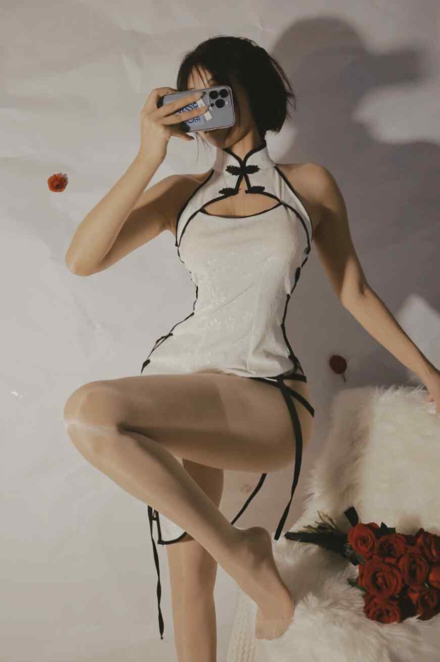 纪念小VV-VIP06.16-白亮旗袍[31P-116M]
