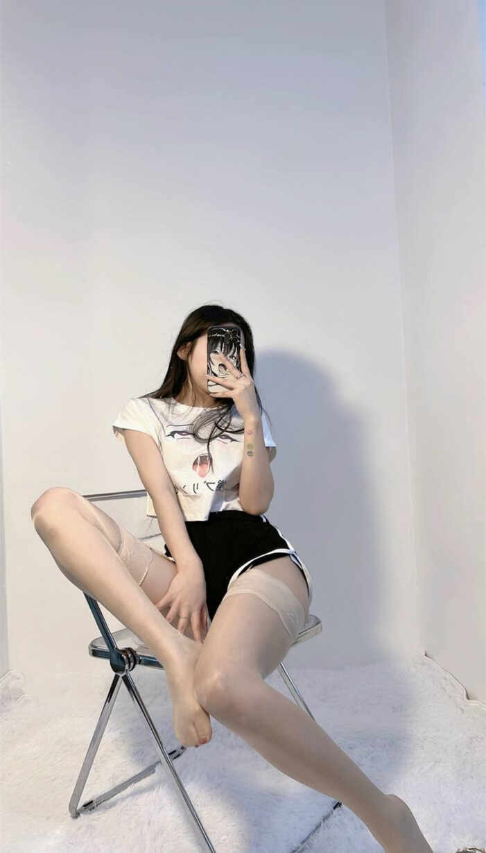陈佩奇yyyy-12.26VIP-花花边边[24P-1V-58.5M]
