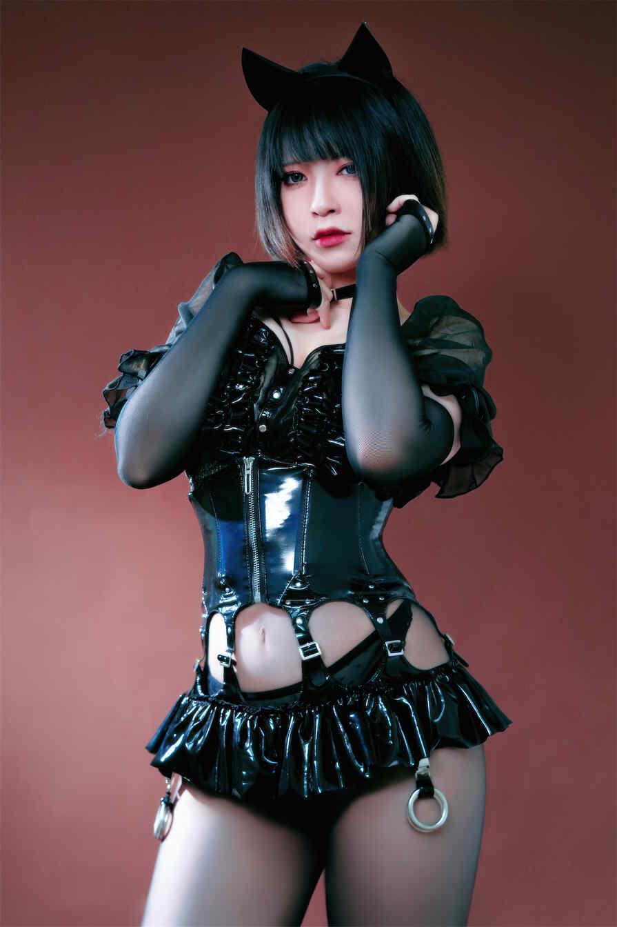 半半子-黑猫女友[55P-2V-484M]