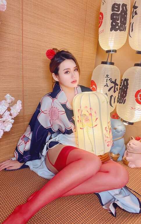 水蜜桃米米-11.26嘉宾-往哪里看呢[21P-59M]