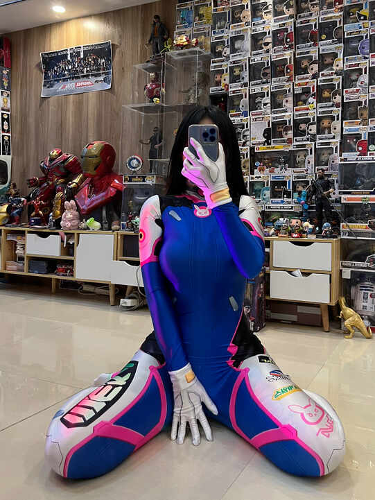卡通百科老王守望先锋DVA COS写真【醉颜图库】 坐在地上姿势