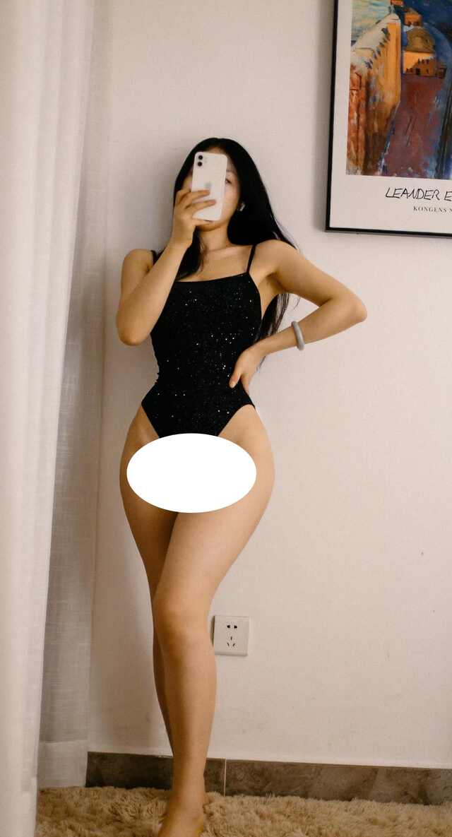 窗帘光影与肢体语言特写